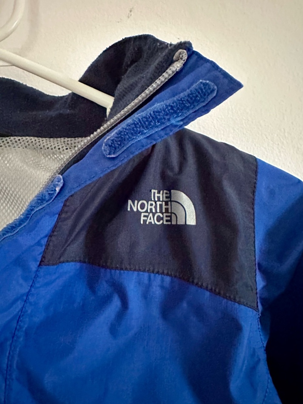 The North Face Kids Blue Hooded Rain Jacket XS - Picture 3 of 8
